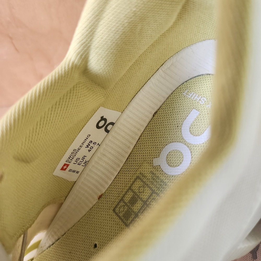 On Cloud X Helion Women's Run Walk Train Athletic Shoes SZ 9 White Yellow Gym - Picture 14 of 15